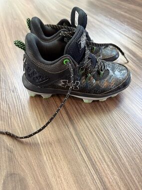 Under Armour Kids Bryce Harper Black Cleats with Green Accents Size 12k